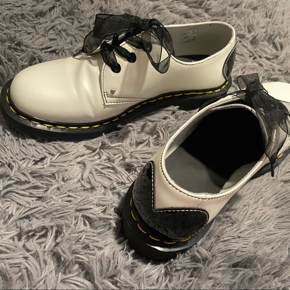 Doc Martens 1461 Heart Oxfords, women’s US9. NWOT. - Picture 3 of 4